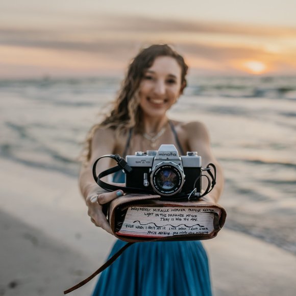 🐚MEET YOUR POSHER, SHELBY LYNN🐚 - Picture 4 of 4